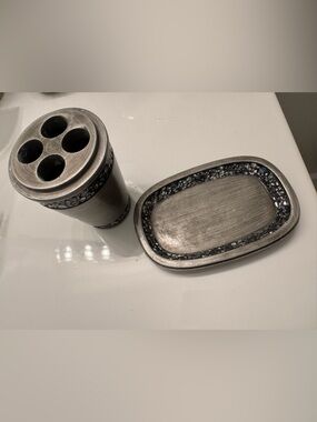 Source Unknown Brushed Silver Bath Accessory Set with Dark Silver Mosaic Inlay
